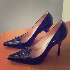 Vintage Manolo Blahnik Pointed toe Patent stiletto